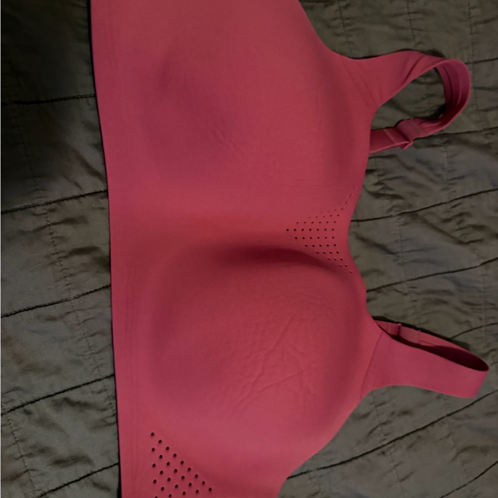 Victoria's Secret Wireless Feather Weight Max Seamless Sports Bra Mauve